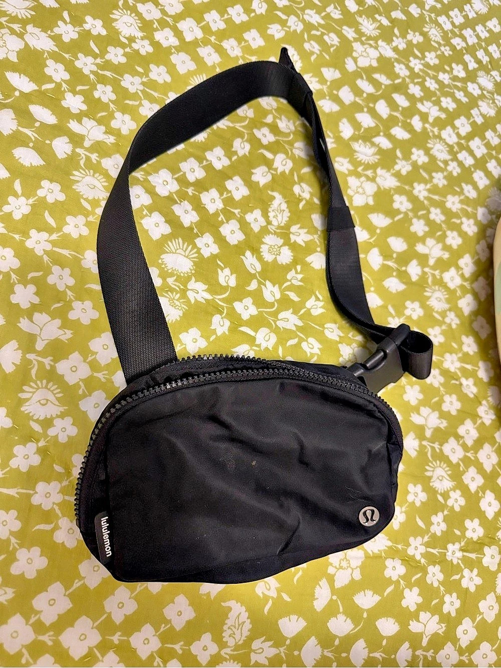 lululemon Everywhere Belt Bag Black Crossbody Bag